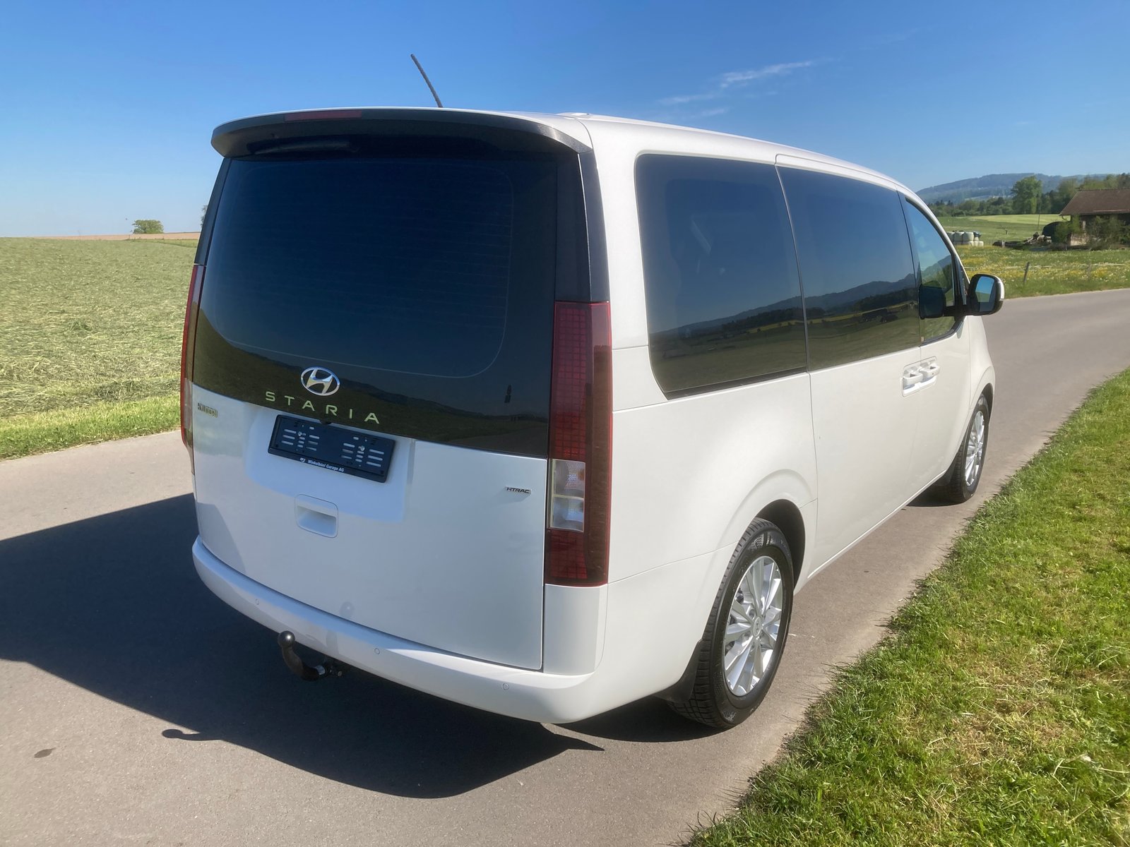 HYUNDAI Staria Premium 2.2 CRDi Amplia 4WD A 9 Sitzer mit An, Diesel, Second hand / Used, Automatic - 3