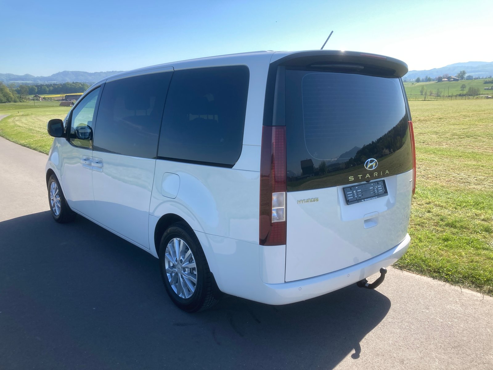 HYUNDAI Staria Premium 2.2 CRDi Amplia 4WD A 9 Sitzer mit An, Diesel, Second hand / Used, Automatic - 4