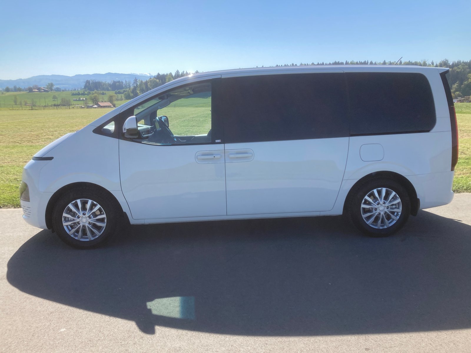 HYUNDAI Staria Premium 2.2 CRDi Amplia 4WD A 9 Sitzer mit An, Diesel, Second hand / Used, Automatic - 5