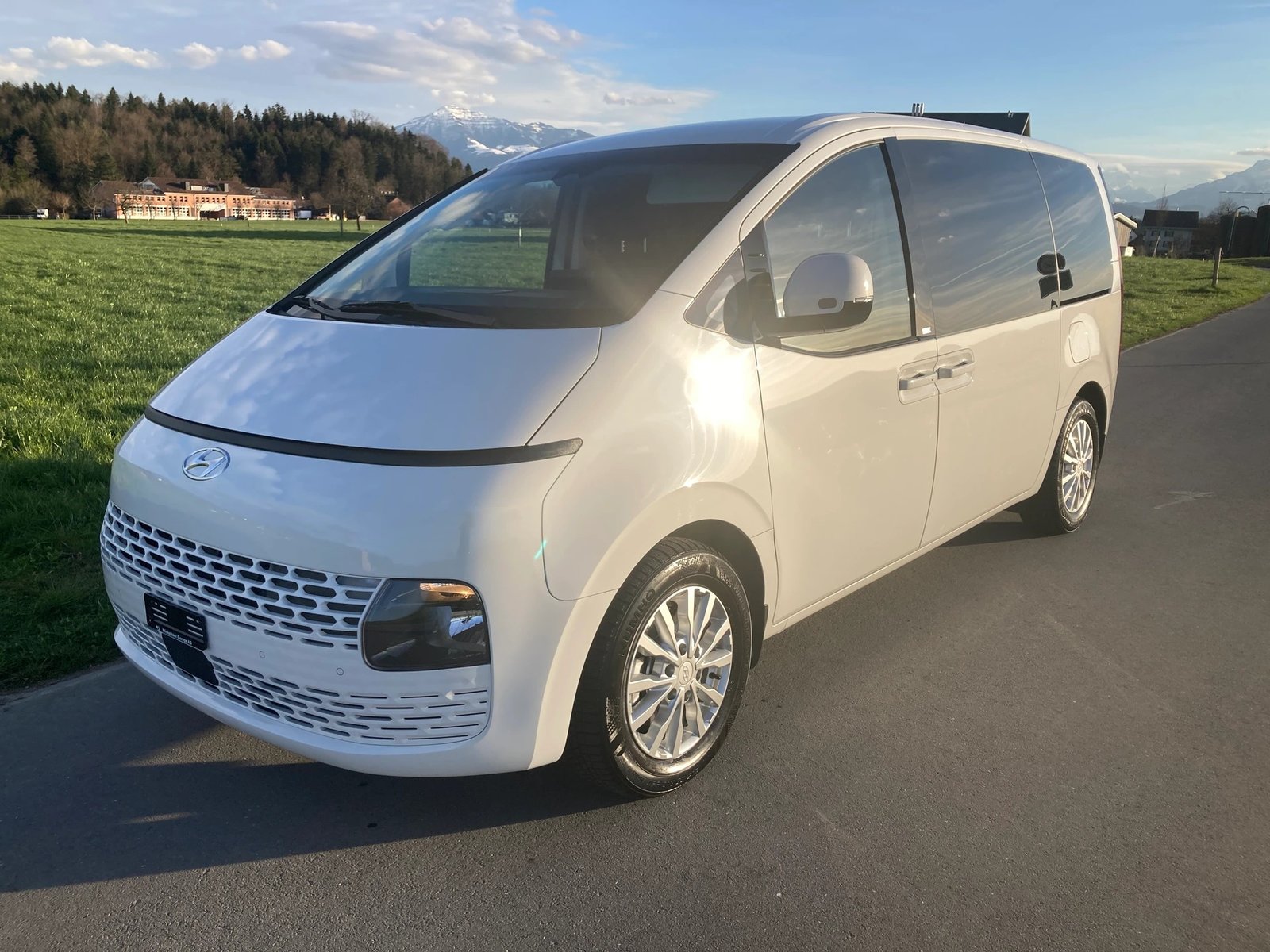 HYUNDAI Staria Premium 2.2 CRDi Amplia 4WD A 9 Sitzer mit An
