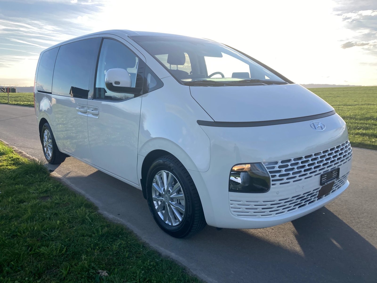 HYUNDAI Staria Premium 2.2 CRDi Amplia 4WD A 9 Sitzer mit An, Diesel, Occasioni / Usate, Automatico - 2