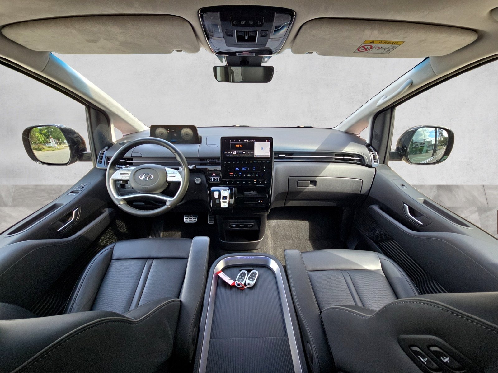 HYUNDAI Staria Premium 2.2 CRDi SINATURE Edition, Diesel, Occasion / Gebraucht, Automatik - 7