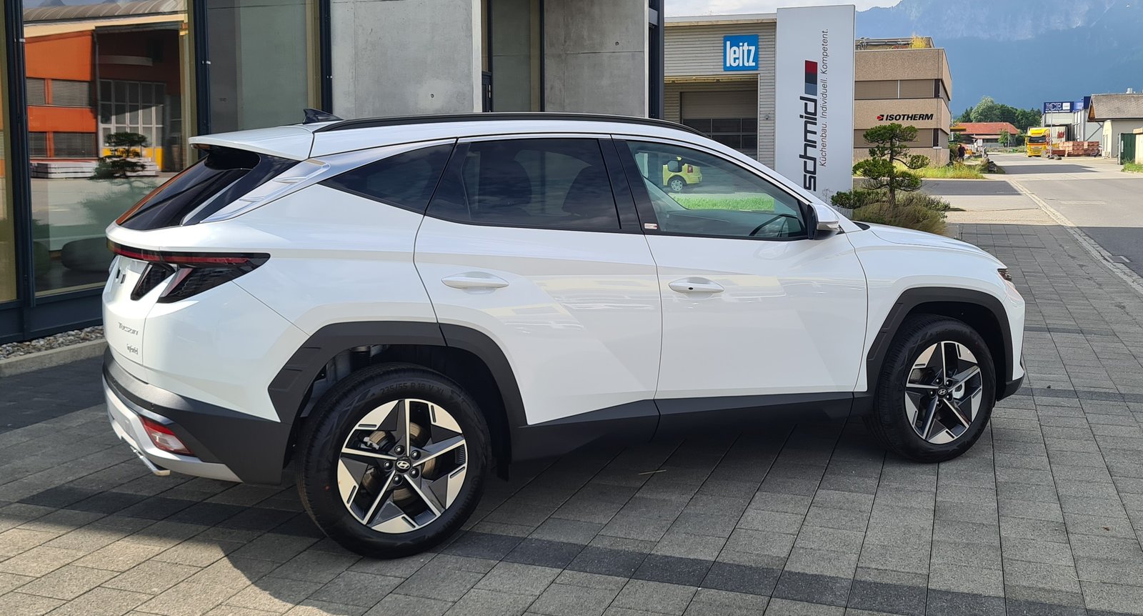 HYUNDAI Tucson 1.6 TGDI HEV Amplia 4WD, Hybride Intégral Essence/Électricité, Voiture nouvelle, Automatique - 4