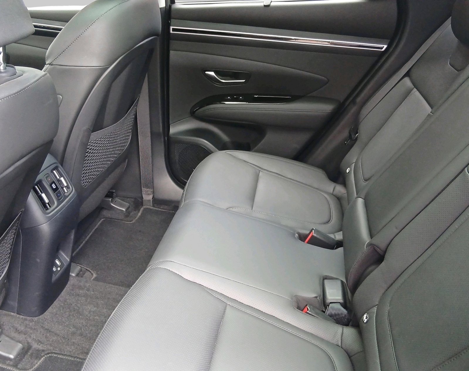 HYUNDAI Tucson 1.6 T-GDi PHEV Amplia 4, Hybride Intégral Essence/Électricité, Occasion / Utilisé, Automatique - 4