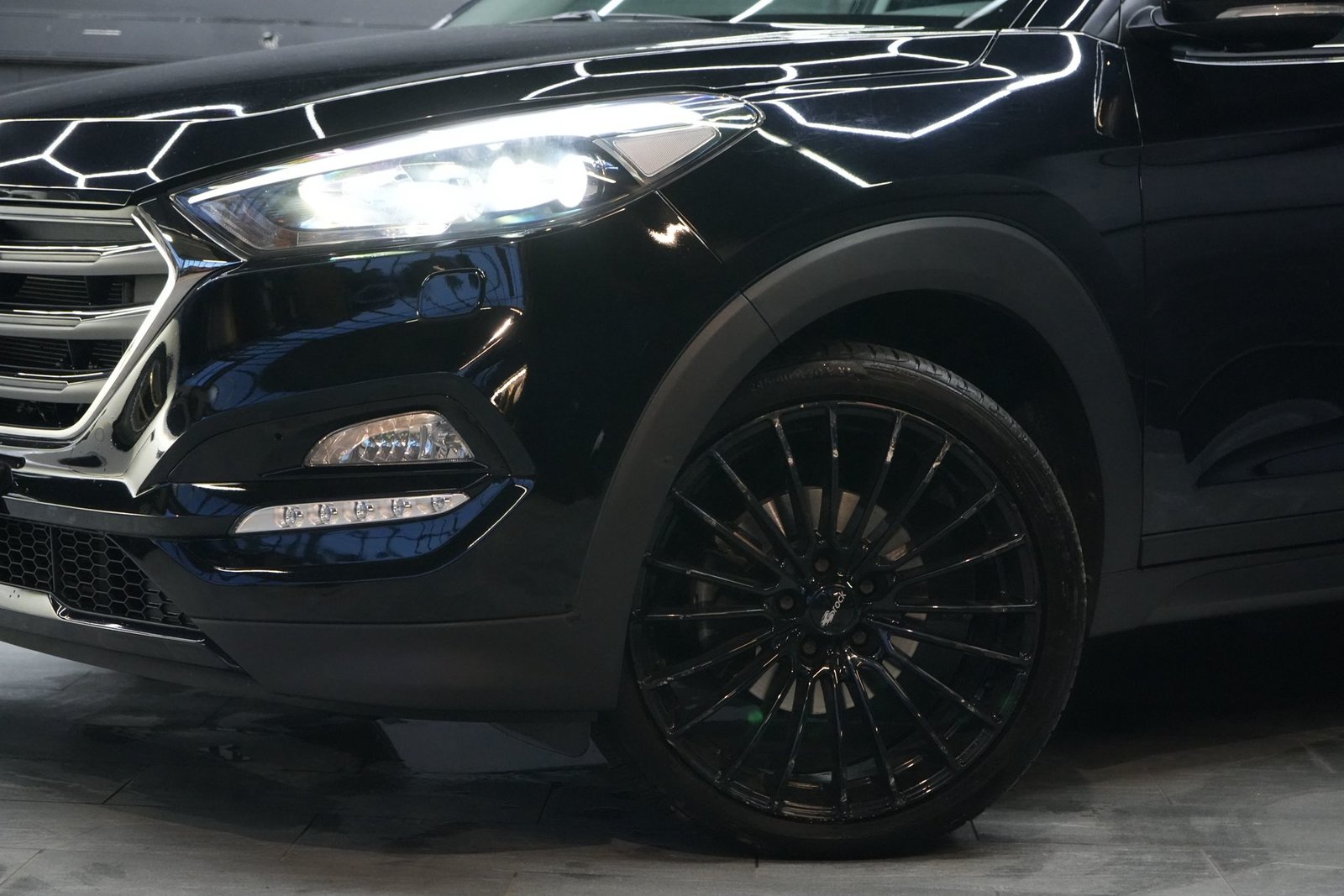 HYUNDAI Tucson 2.0 CRDI Black Edition 4WD Automatic, Diesel, Second hand / Used, Automatic - 2
