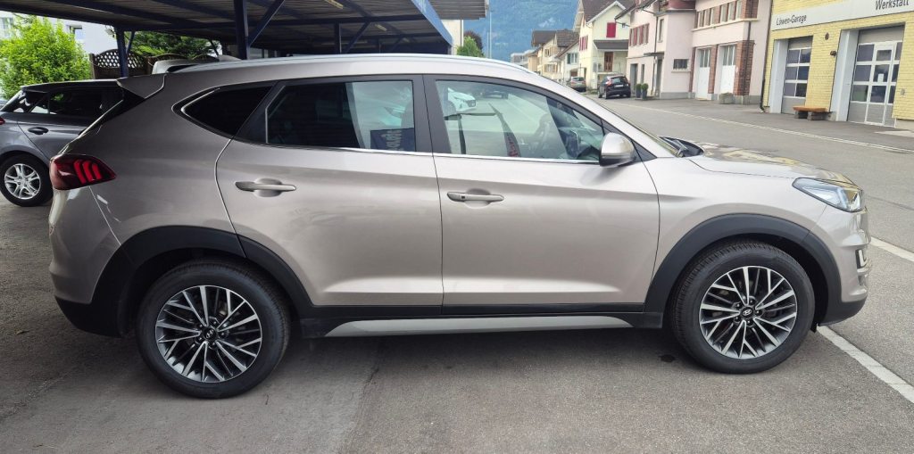 HYUNDAI TUCSON 1.6 T-GDi Amplia 4WD, Benzin, Occasion / Gebraucht, Automatik - 4