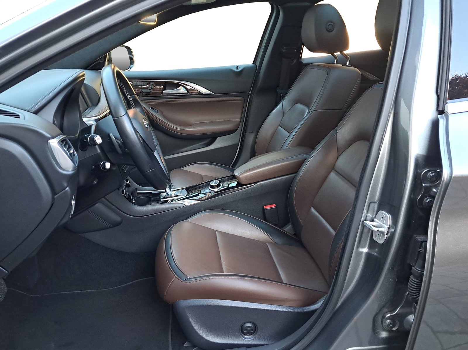 INFINITI Q30 2.2d Premium Tech AWD DCT, Diesel, Occasioni / Usate, Automatico - 7