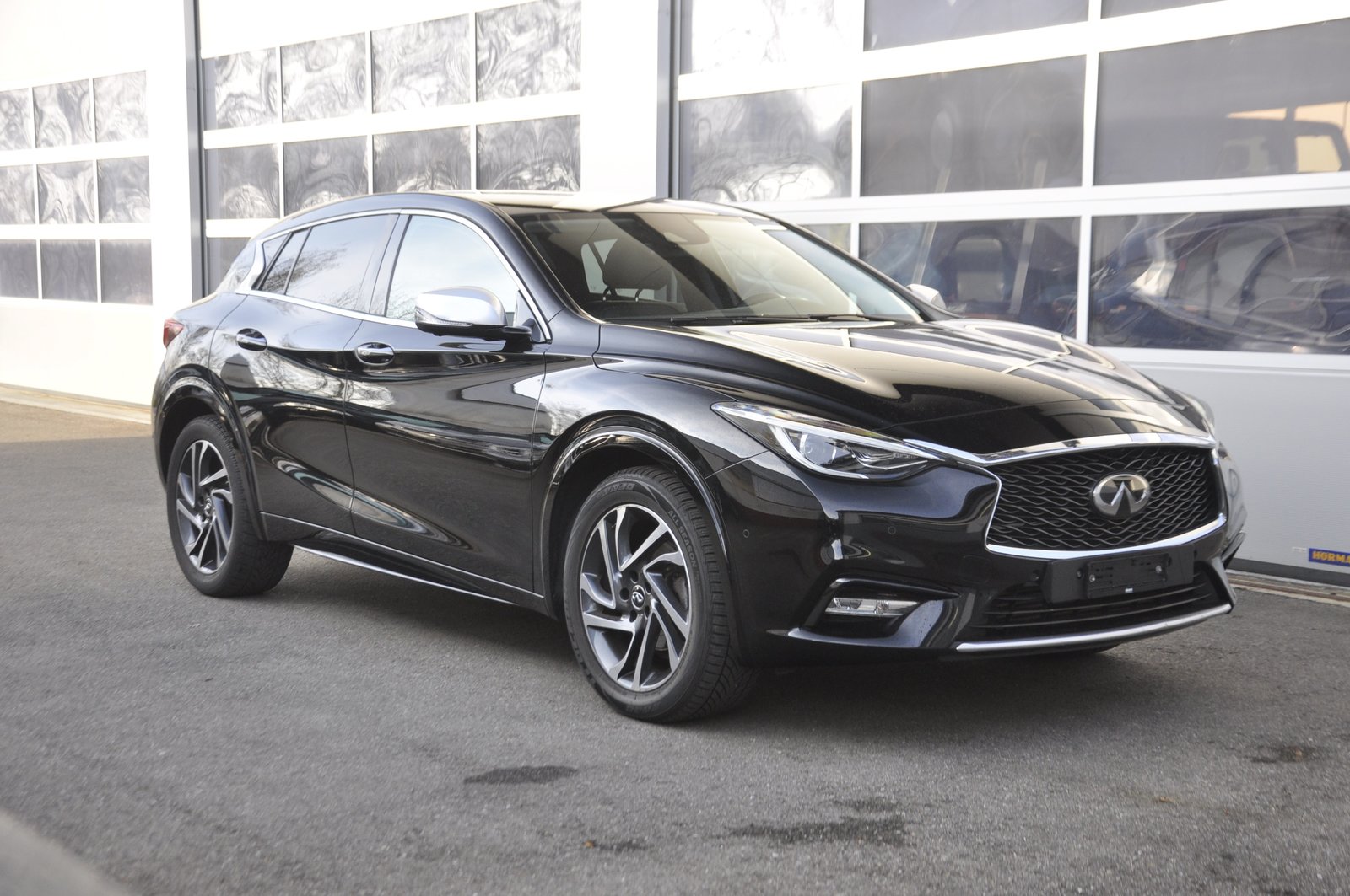 INFINITI Q30 1.6t Premium Tech FWD