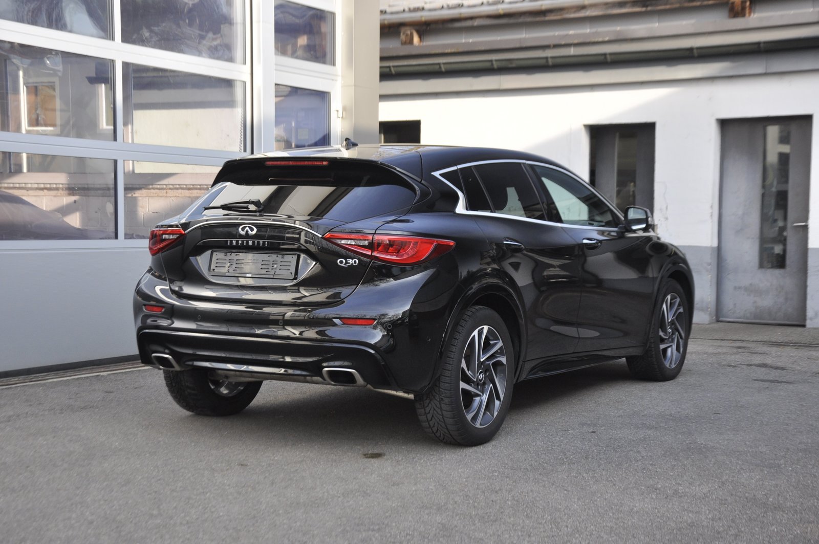 INFINITI Q30 1.6t Premium Tech FWD, Benzina, Occasioni / Usate, Manuale - 3