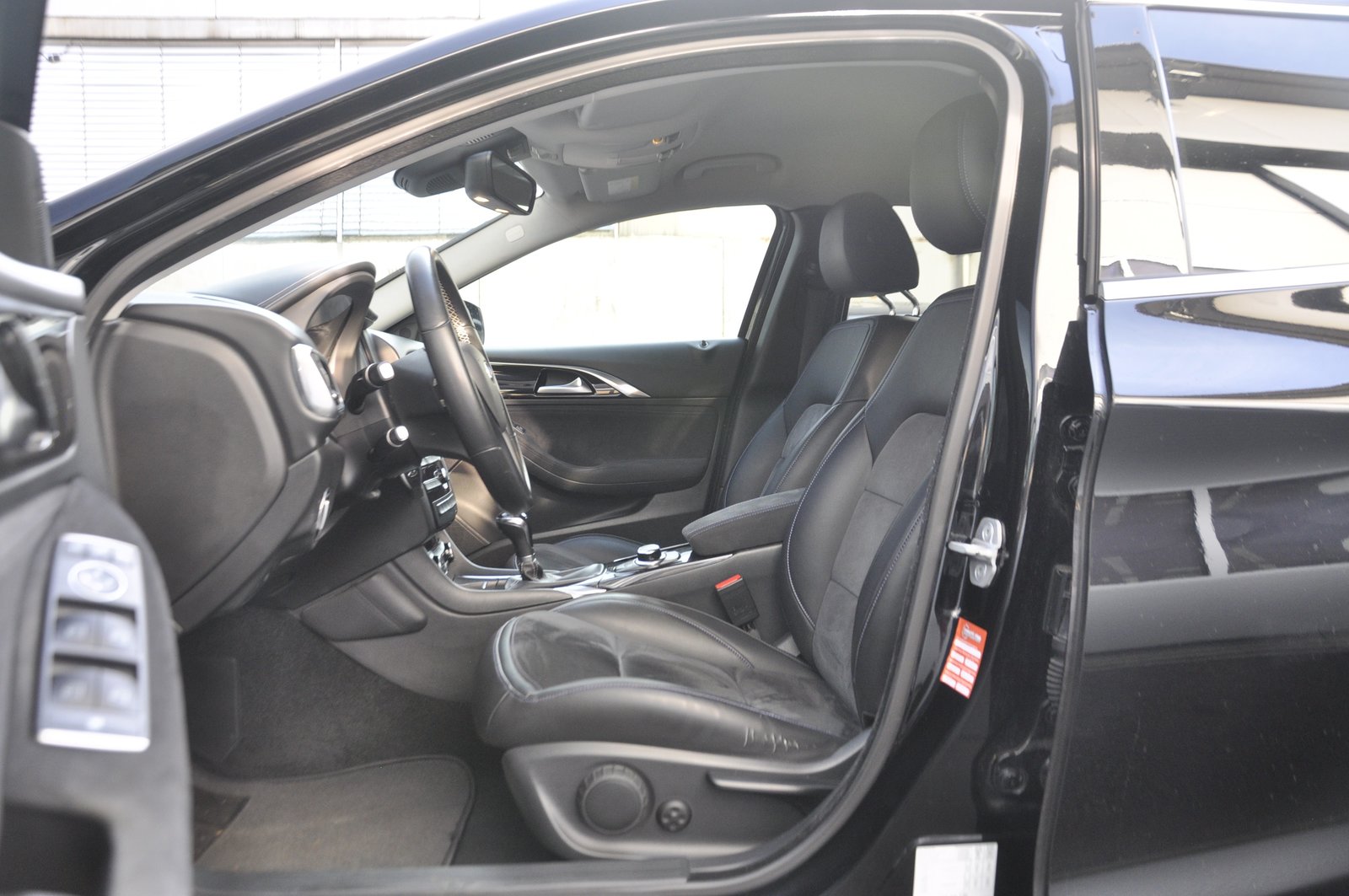 INFINITI Q30 1.6t Premium Tech FWD, Benzina, Occasioni / Usate, Manuale - 5