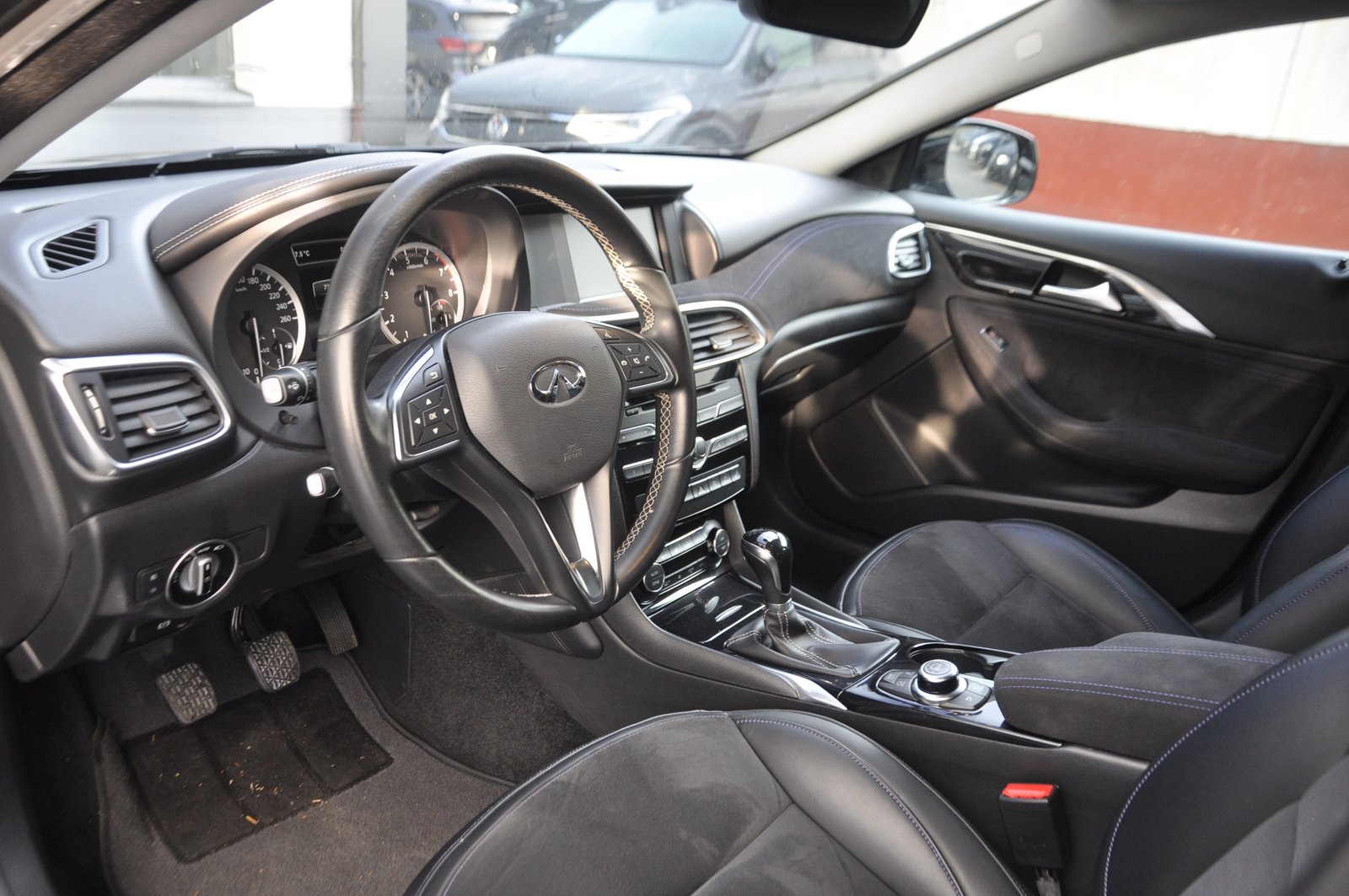 INFINITI Q30 1.6t Premium Tech FWD, Benzina, Occasioni / Usate, Manuale - 6