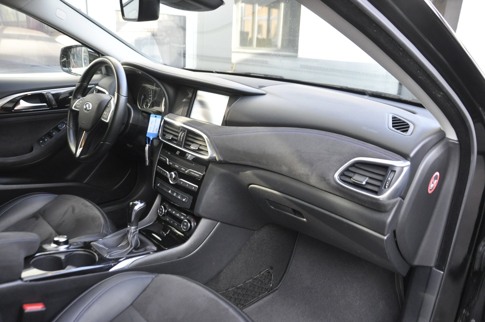 INFINITI Q30 1.6t Premium Tech FWD, Benzina, Occasioni / Usate, Manuale - 7