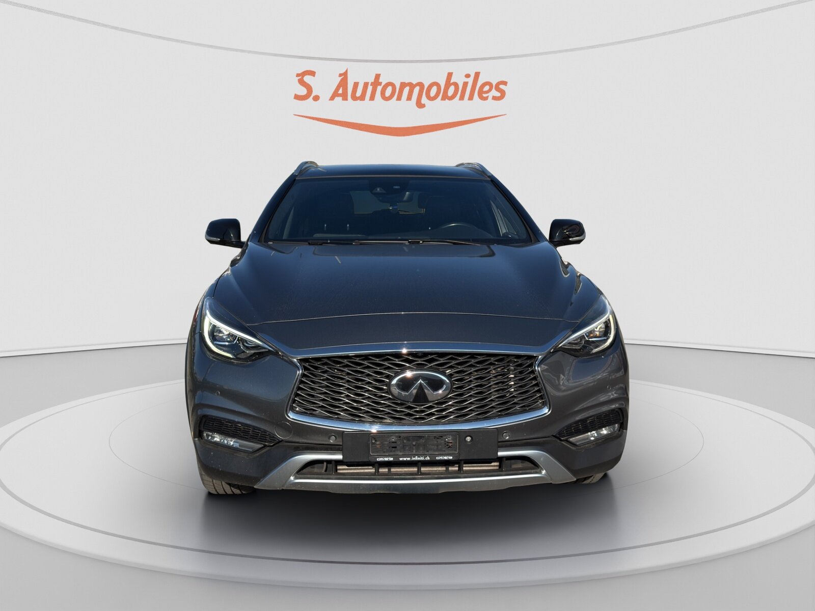 INFINITI Q30 2.2d Premium Tech Gallery White AWD DCT, Diesel, Occasion / Gebraucht, Automatik - 2