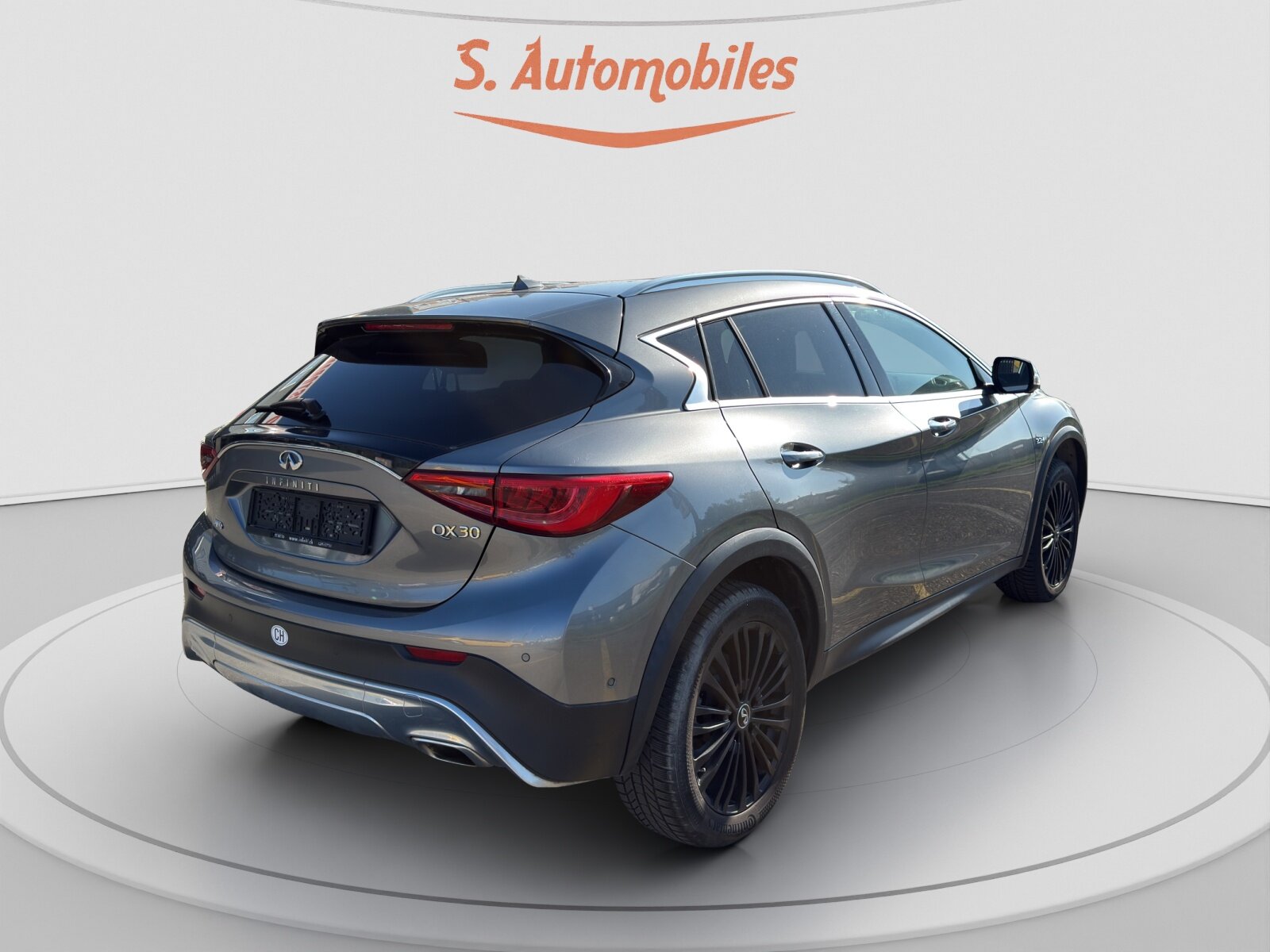 INFINITI Q30 2.2d Premium Tech Gallery White AWD DCT, Diesel, Occasion / Gebraucht, Automatik - 4