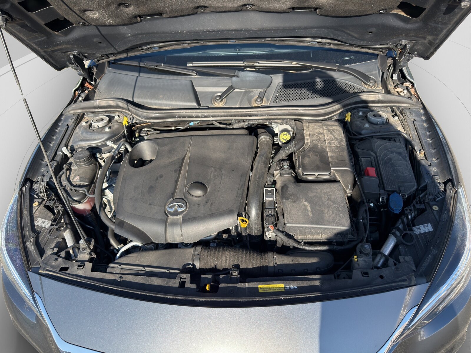 INFINITI Q30 2.2d Premium Tech Gallery White AWD DCT, Diesel, Occasion / Gebraucht, Automatik - 6
