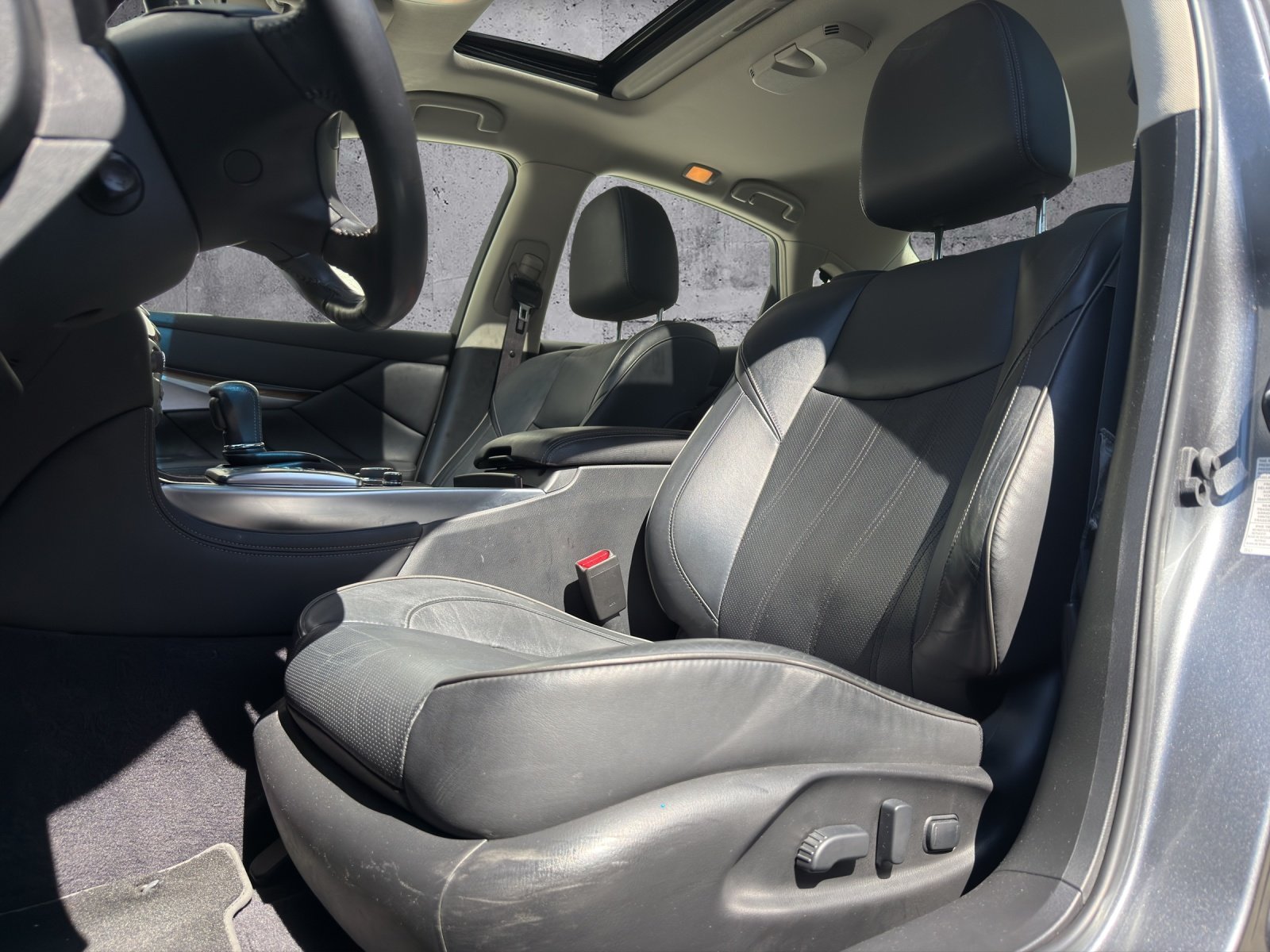 INFINITI Q70 35h Premium Automatic Voll-Hybrid *CH-Fahrzeug*, Voll-Hybrid Benzin/Elektro, Occasion / Gebraucht, Automatik - 3
