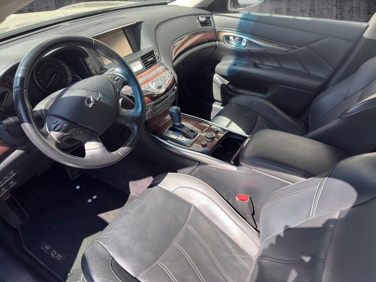 INFINITI Q70 35h Premium Automatic Voll-Hybrid *CH-Fahrzeug*, Voll-Hybrid Benzin/Elektro, Occasion / Gebraucht, Automatik - 4