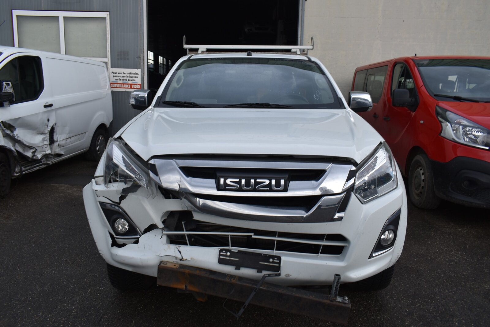 ISUZU D-MAX 1.9 SpaceCab Solar 4x4 A