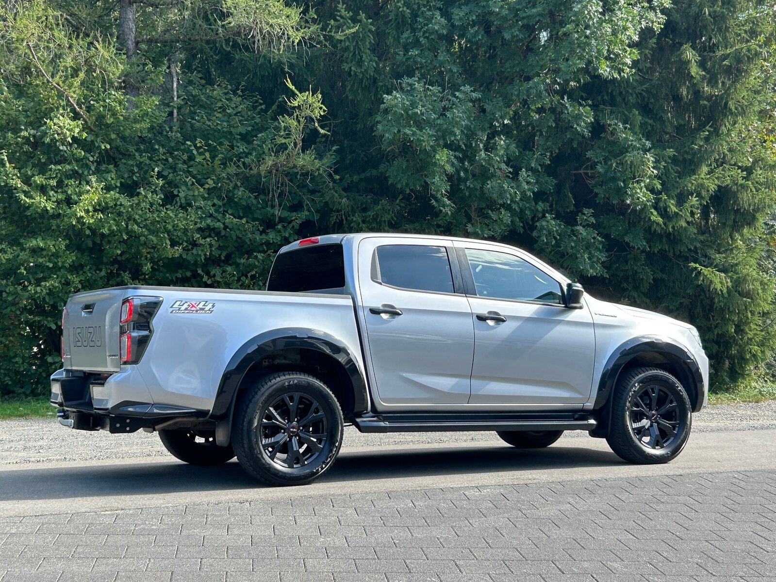 ISUZU D-MAX 1.9 CrewCab N60FF V-Cross 4x4 AT, Diesel, Occasion / Gebraucht, Automatik - 4