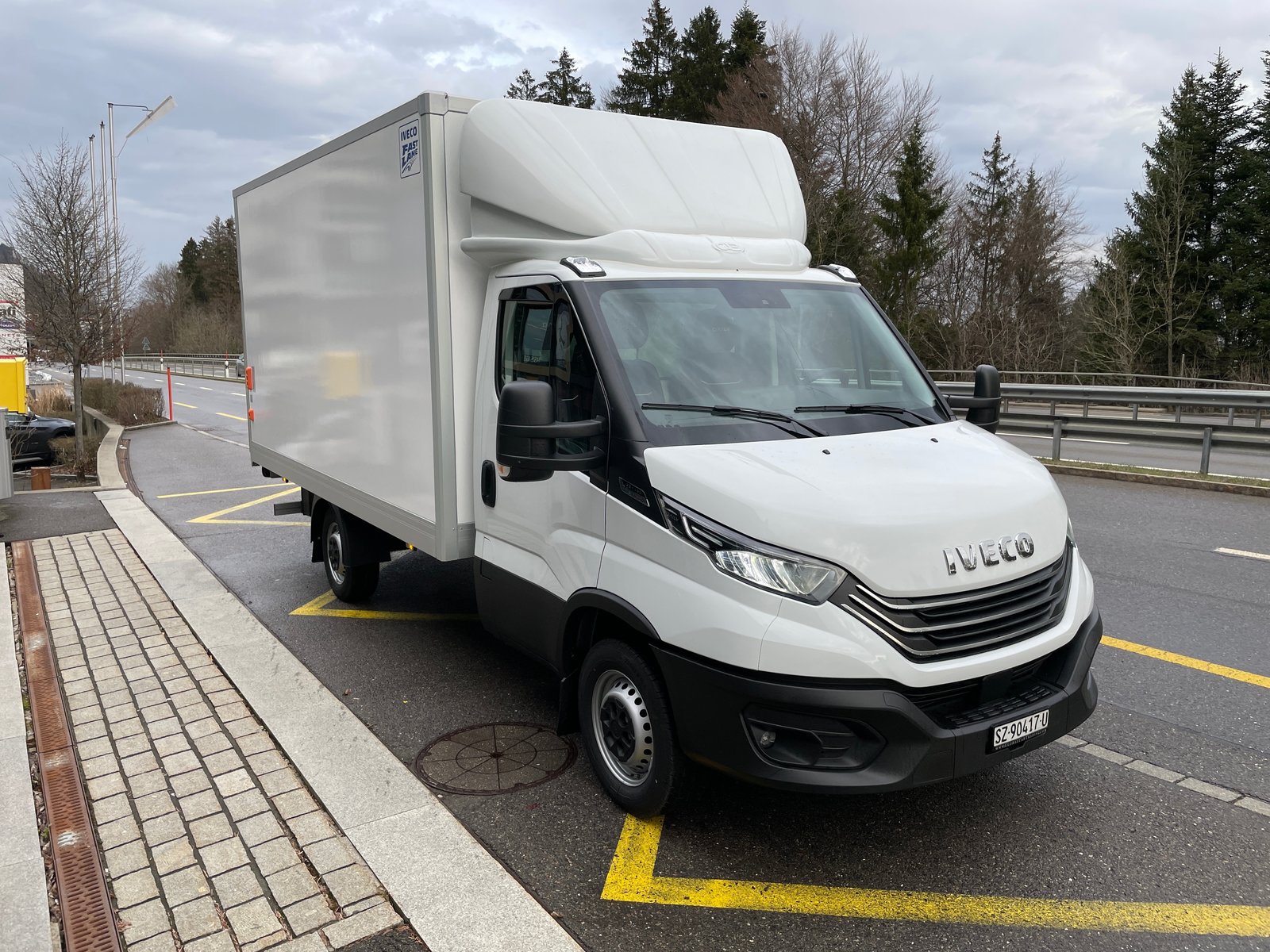 IVECO 35 S 16H A8 Kastenwagen mit Hebebühne, Diesel, Voiture nouvelle, Automatique - 2