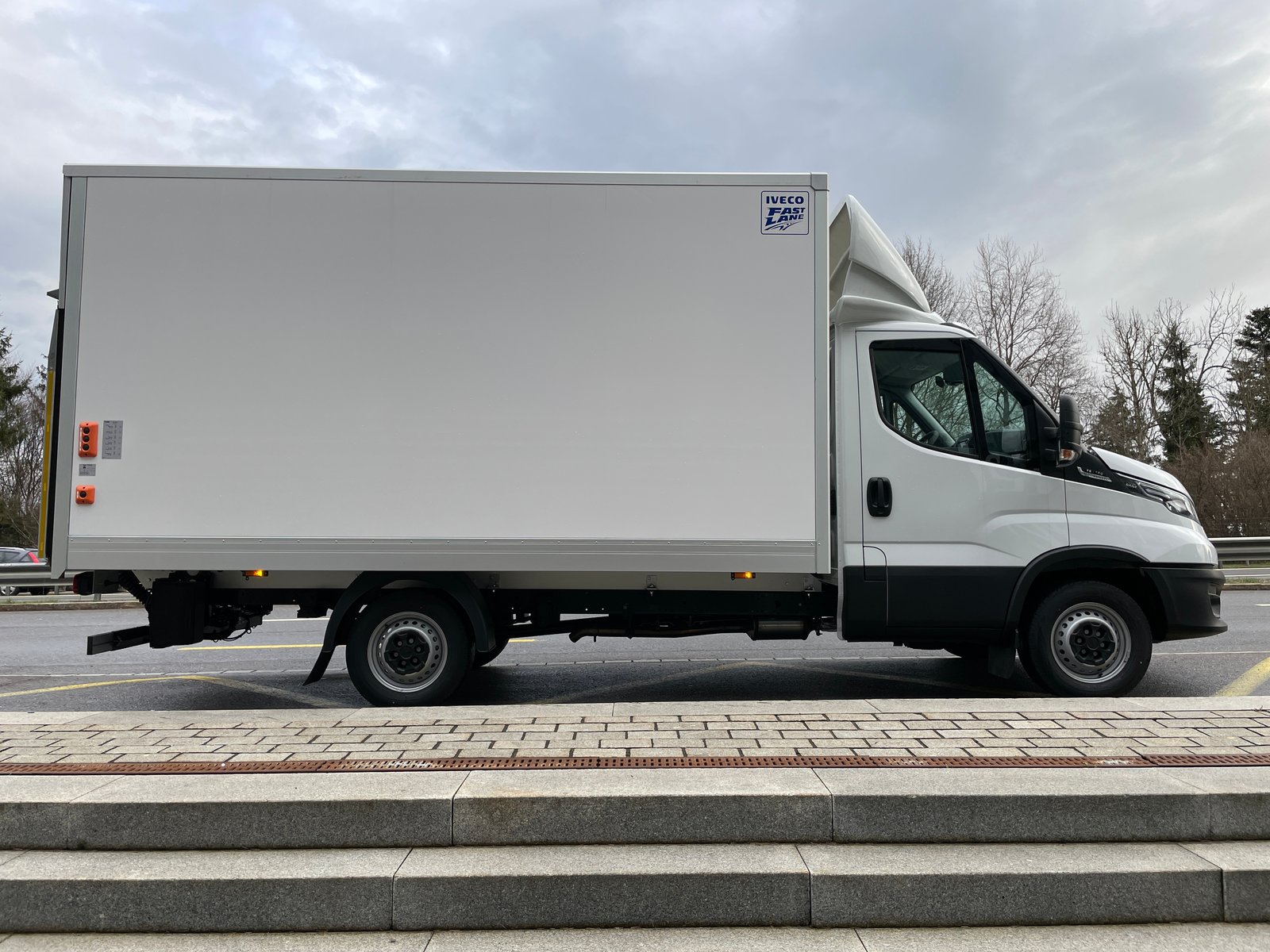 IVECO 35 S 16H A8 Kastenwagen mit Hebebühne, Diesel, Voiture nouvelle, Automatique - 3