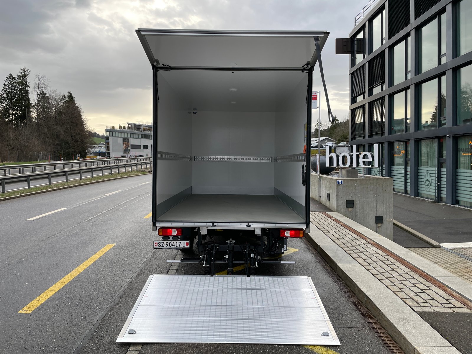 IVECO 35 S 16H A8 Kastenwagen mit Hebebühne, Diesel, Voiture nouvelle, Automatique - 7