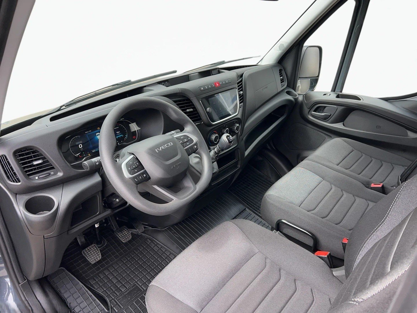 IVECO 35 S 16H D 7 Sitzer, Diesel, New car, Manual - 7