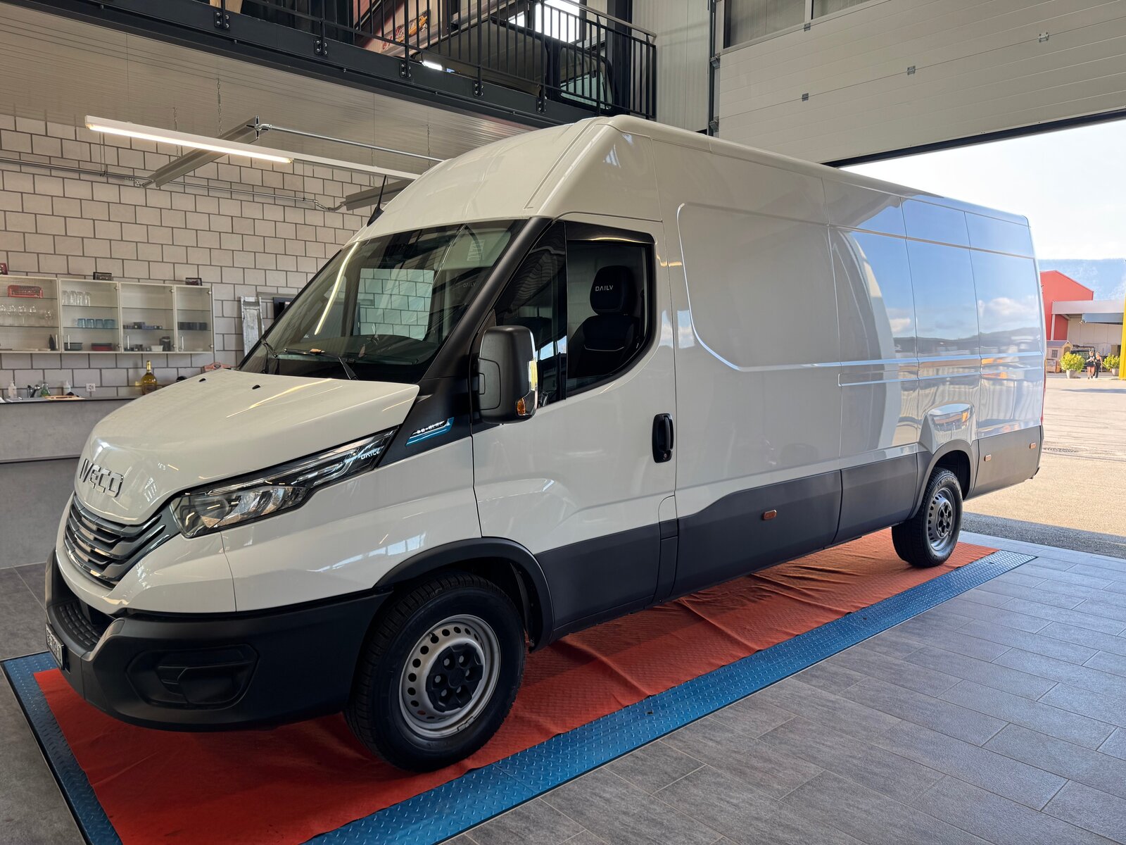 IVECO 35S14EV L3H2