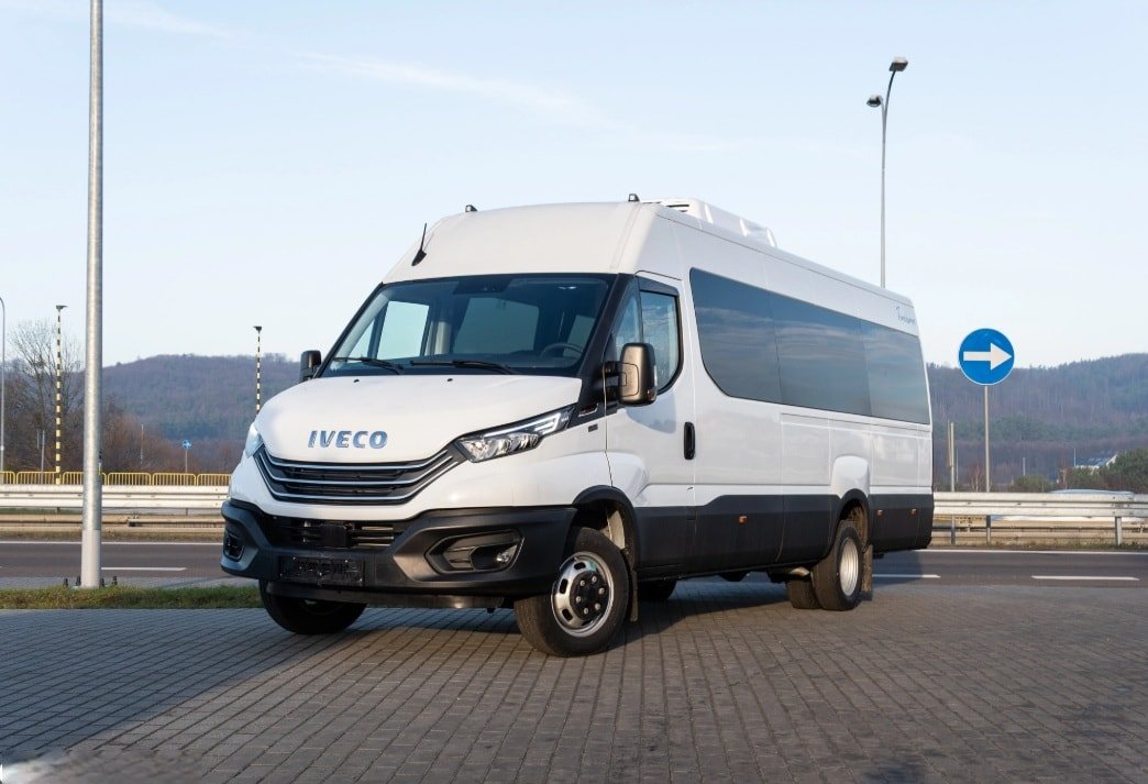 IVECO 50 C 18H A8 V 24-Sitzer