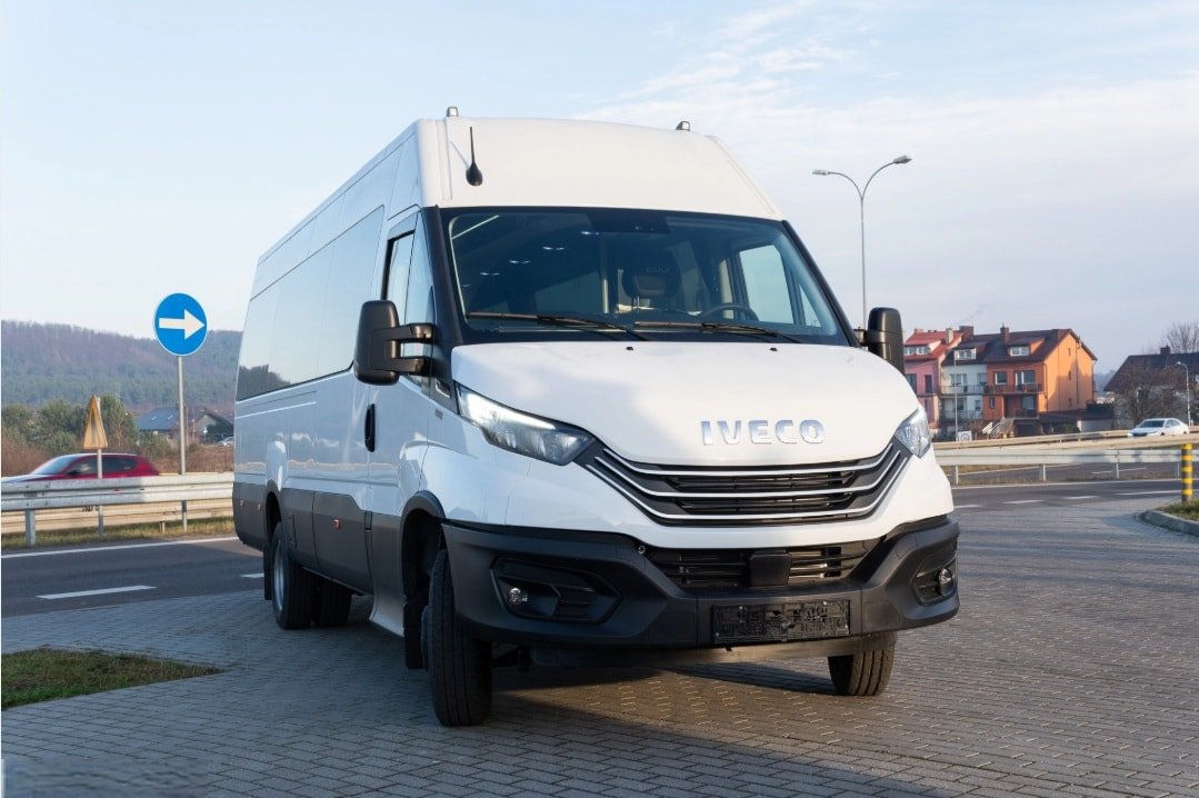 IVECO 50 C 18H A8 V 24-Sitzer, Diesel, Auto nuove, Automatico - 2