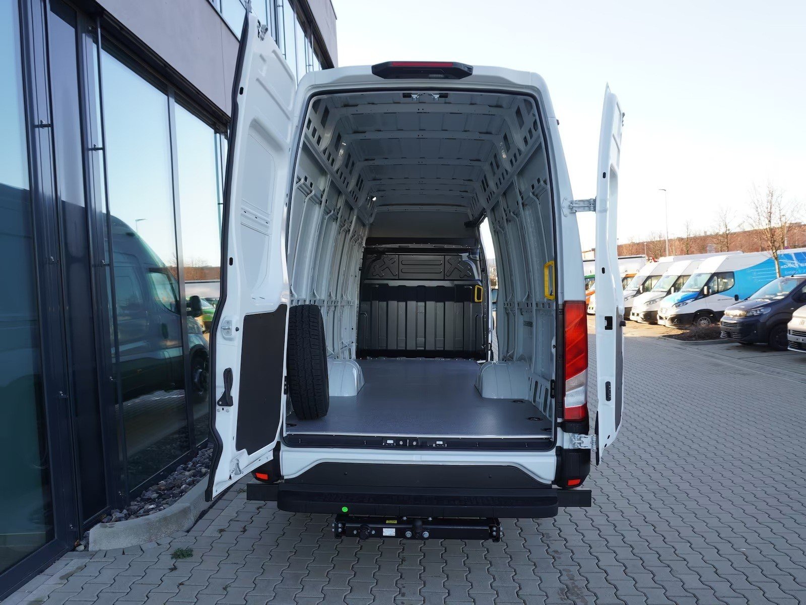 IVECO 70 C 18H A8 mit Holzboden und AHK, Diesel, Neuwagen, Automatik - 4