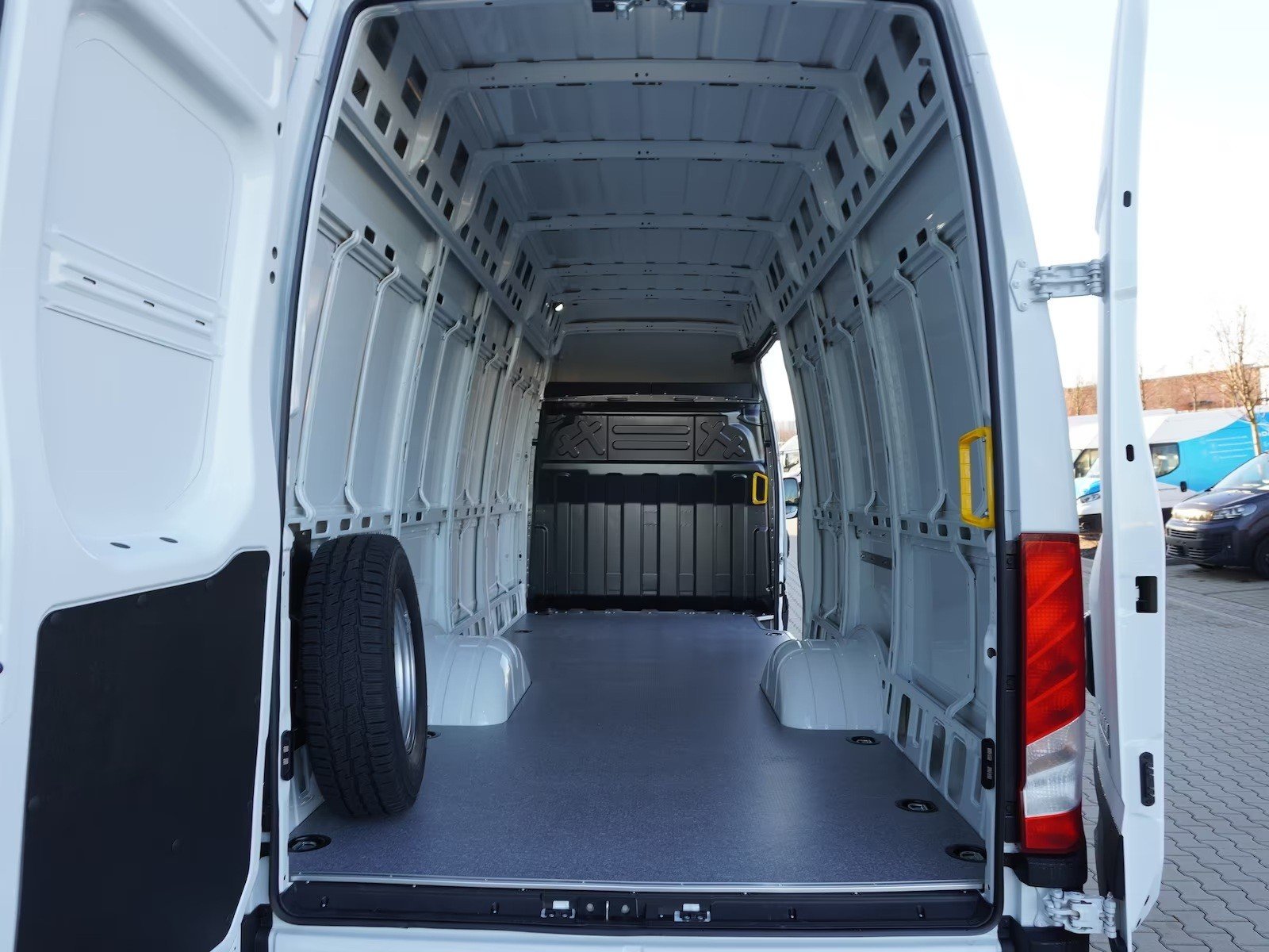 IVECO 70 C 18H A8 mit Holzboden und AHK, Diesel, Neuwagen, Automatik - 5