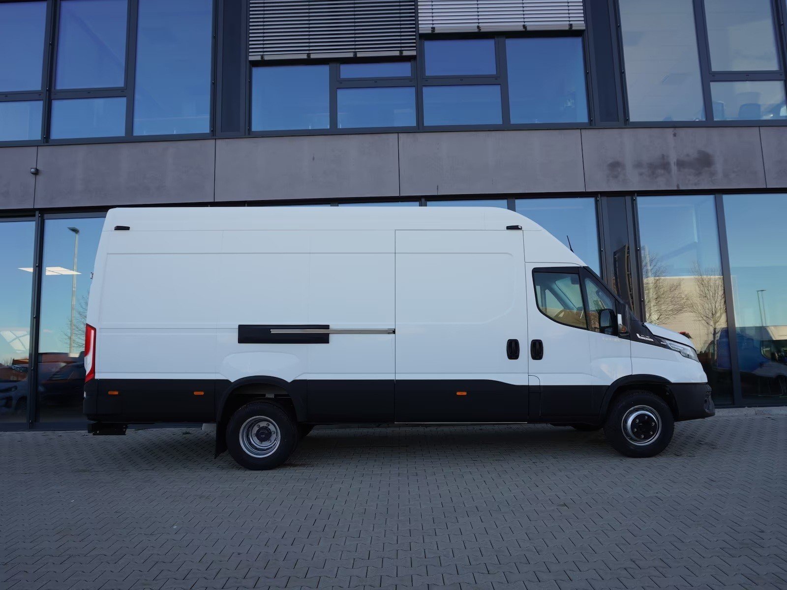 IVECO 70 C 18H A8 mit Holzboden und AHK, Diesel, Neuwagen, Automatik - 6