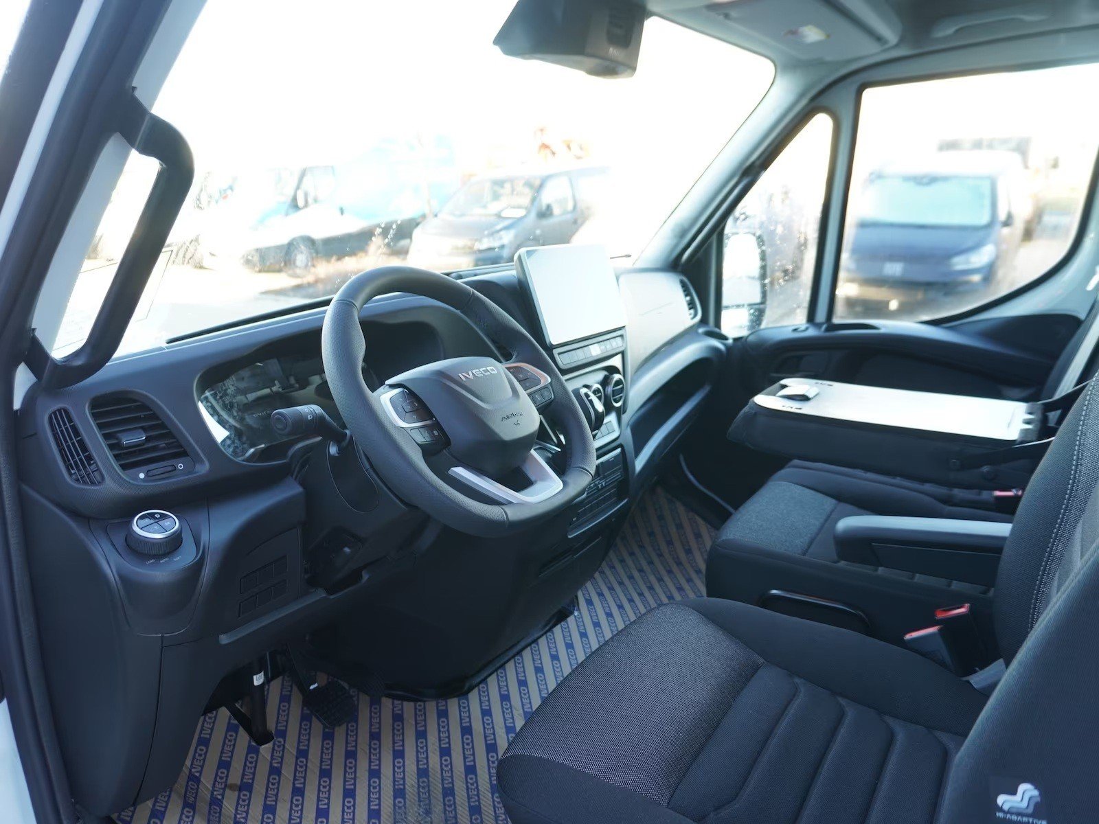 IVECO 70 C 18H A8 mit Holzboden und AHK, Diesel, Neuwagen, Automatik - 7