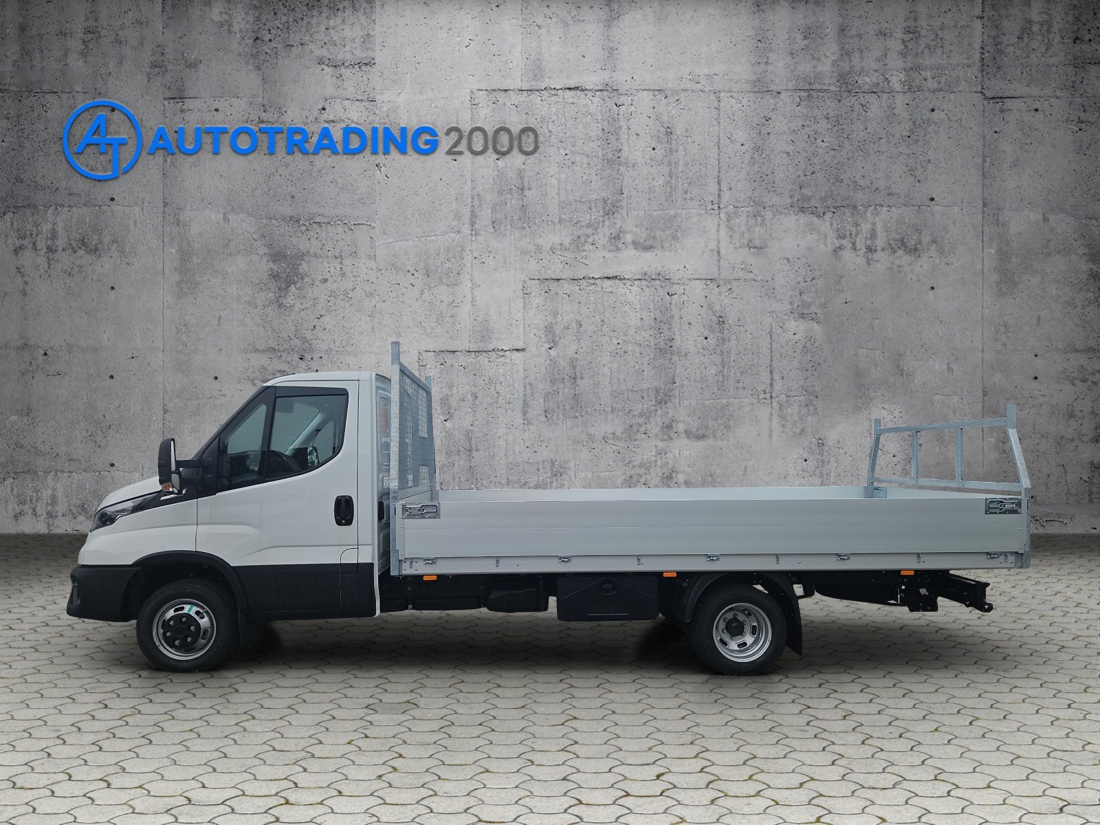 IVECO 35C18H A-8 mit Zwillingsbereifung und 4600mm x 2100mm Voll-A, Diesel, Auto nuove, Automatico - 2