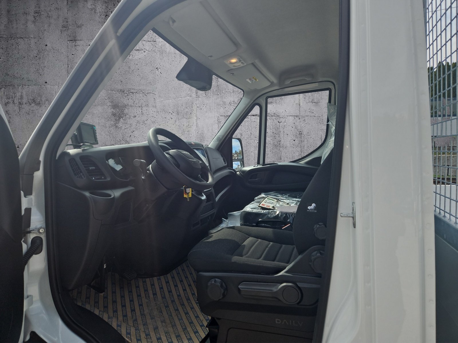 IVECO 35C18H A8 Zwillingsbereifung mit 4000 x 2100mm Voll-Aluprits, Diesel, Auto nuove, Automatico - 3