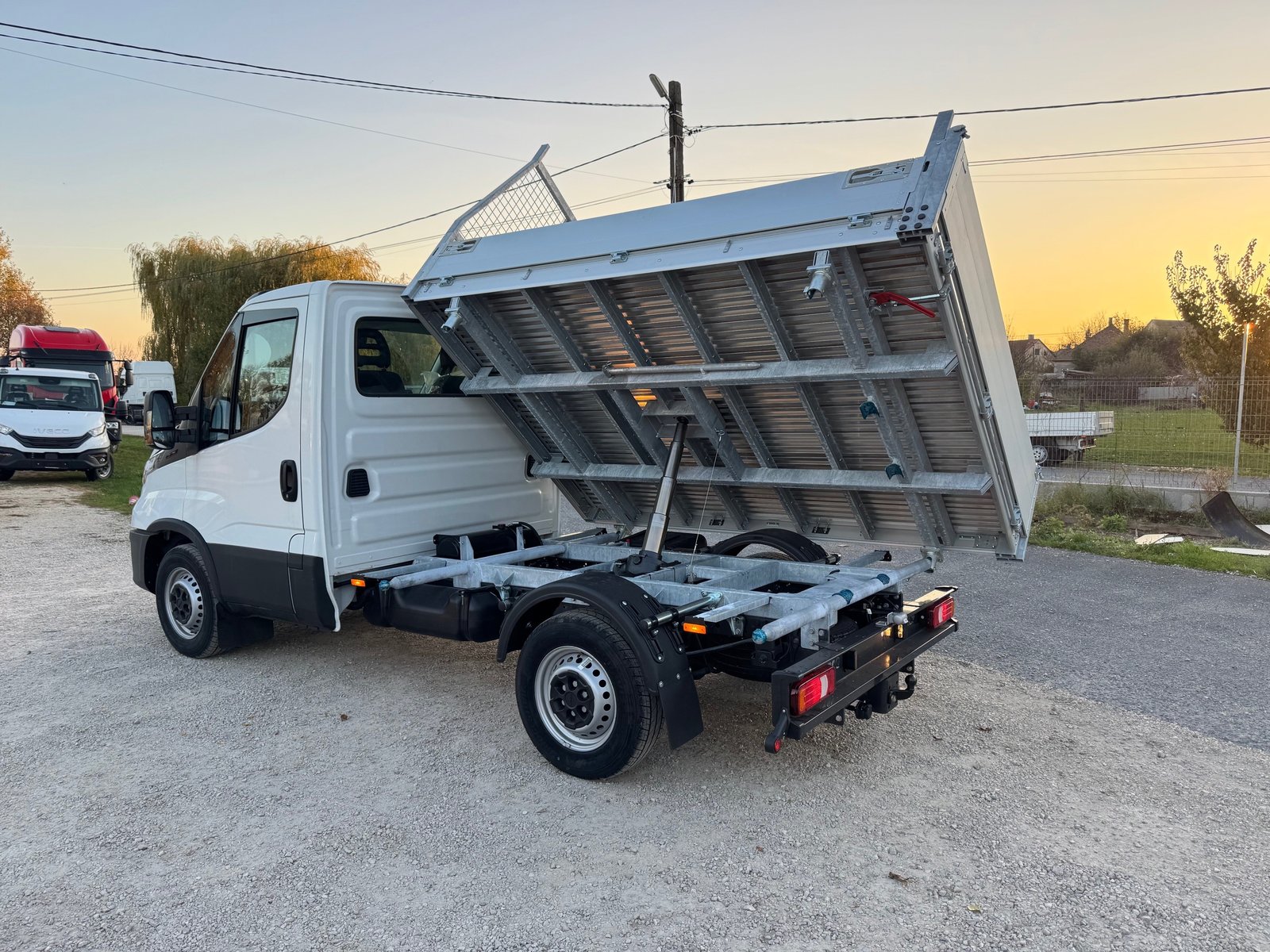 IVECO 35C18 mit Vollalu-3-Seitenkipper, 3500kg Ahk und Rückfahrka, Diesel, Auto nuove, Manuale - 2