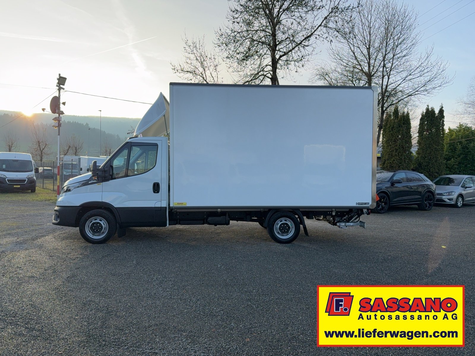 IVECO Daily 35S18 Hi-Matic Möbelkoffer mit Hebebühne 2.40m, Diesel, Neuwagen, Automat - 4