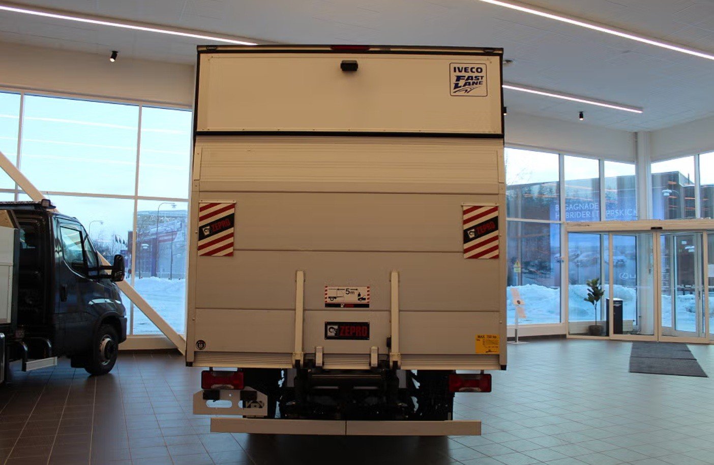 IVECO Daily Kastenaufbau + Hebebu00fchne, Diesel, Auto nuove, Automatico - 2