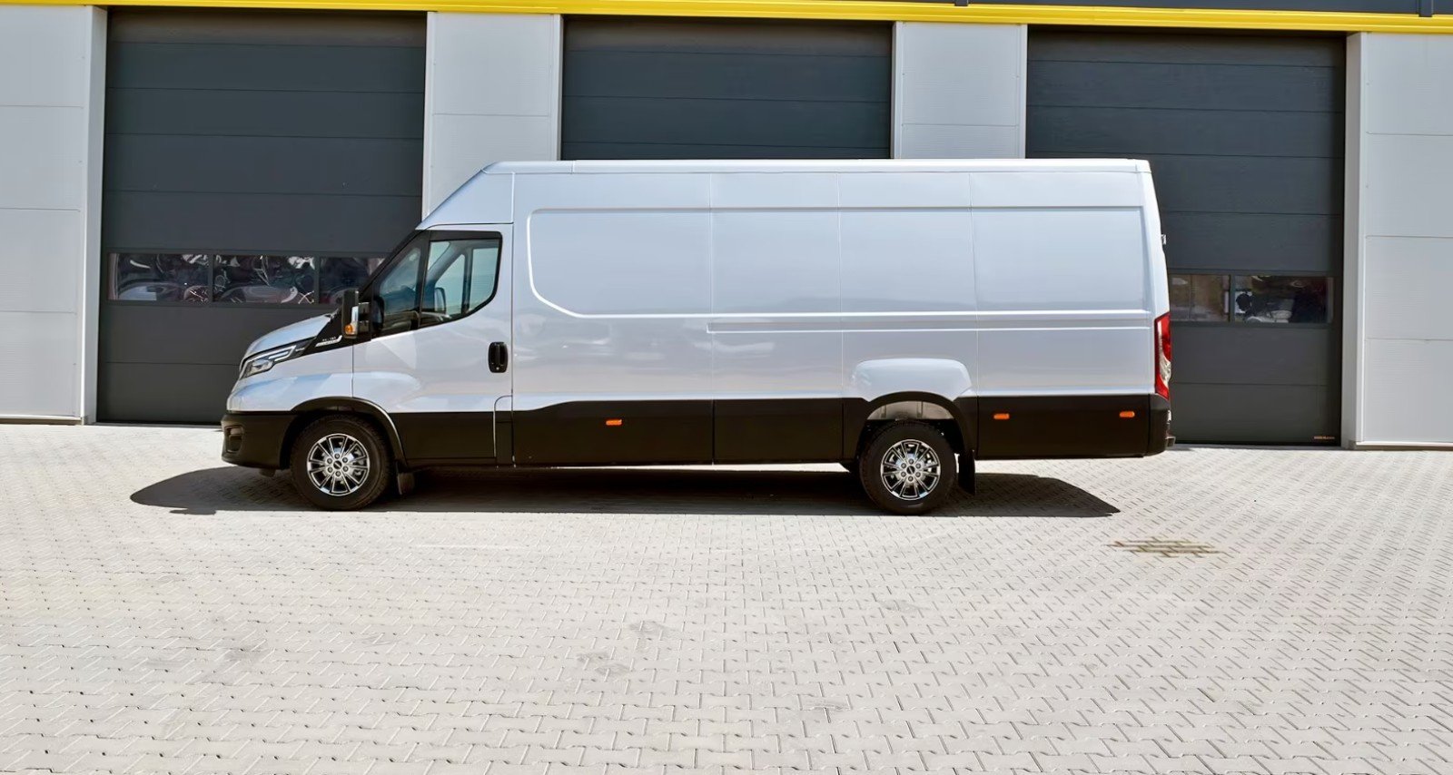IVECO Daily 35 S 18H A8 L4H2, Diesel, Auto nuove, Automatico - 2