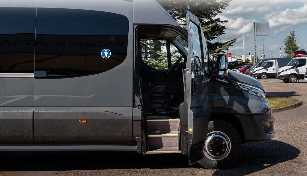 IVECO Daily 65 C 18 H A8 24 Sitzer mit Klimaanlage, Diesel, Auto nuove, Automatico - 3