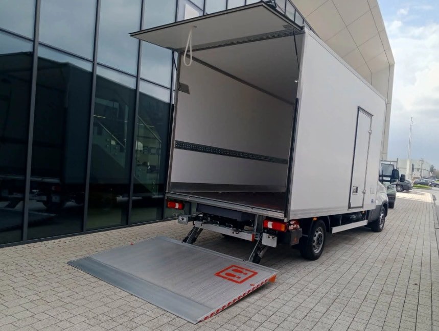 IVECO Daily 35 S 18H Kasten mit Hebebühne, Diesel, Auto nuove, Manuale - 4