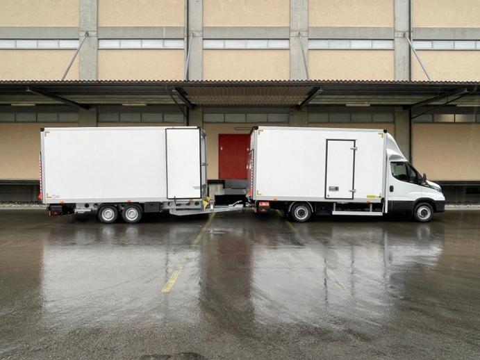 IVECO Daily 35 S 18H A8 Durchlader mit 2x Hebebühnen, Diesel, Auto nuove, Automatico