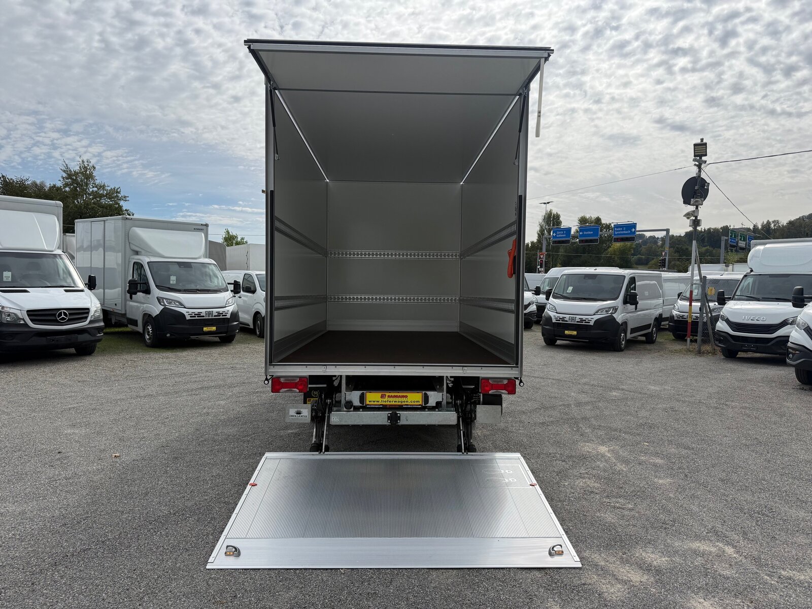 IVECO Daily 35S18 HI-MATIC Ultra Light Koffer mit Hebebühne CH F, Diesel, Neuwagen, Automatik - 7