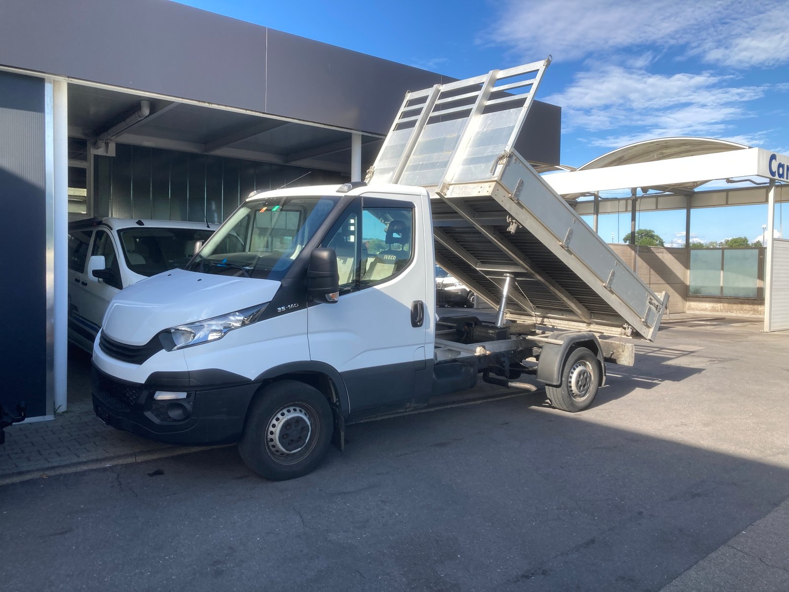 IVECO 33 S 14 3 Seiten Kipper