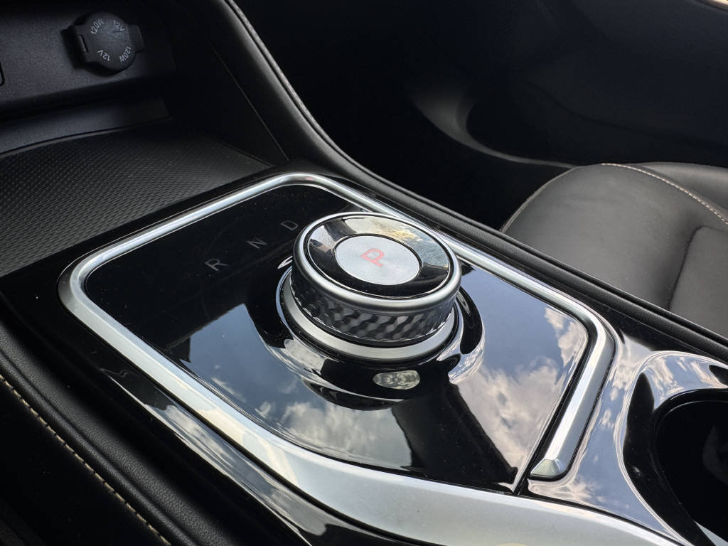 JAC e-JS4 Electric, Électrique, Occasion / Utilisé, Automatique - 7