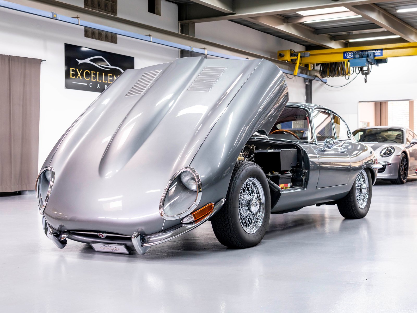 JAGUAR E-Type 4.2 Cpe Serie 1, Benzin, Occasion / Gebraucht - 4