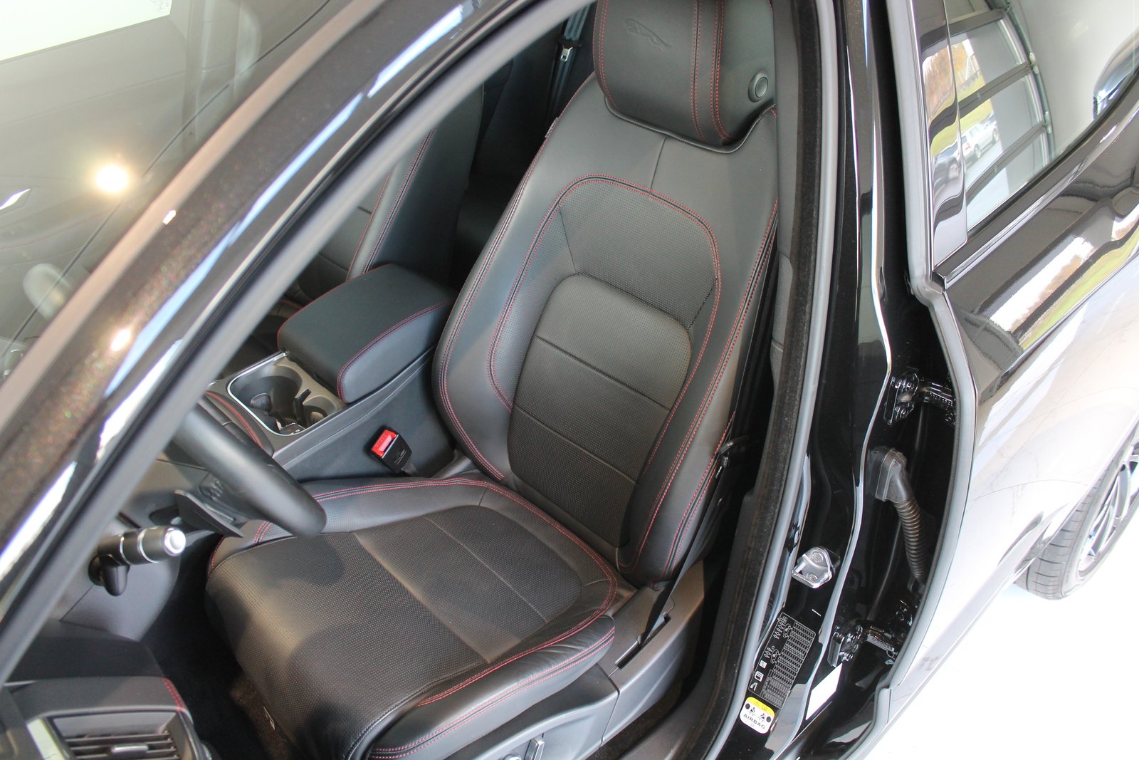 JAGUAR E-Pace 2.0 P250 First Edition AWD Automatik, Petrol, Second hand / Used, Automatic - 3