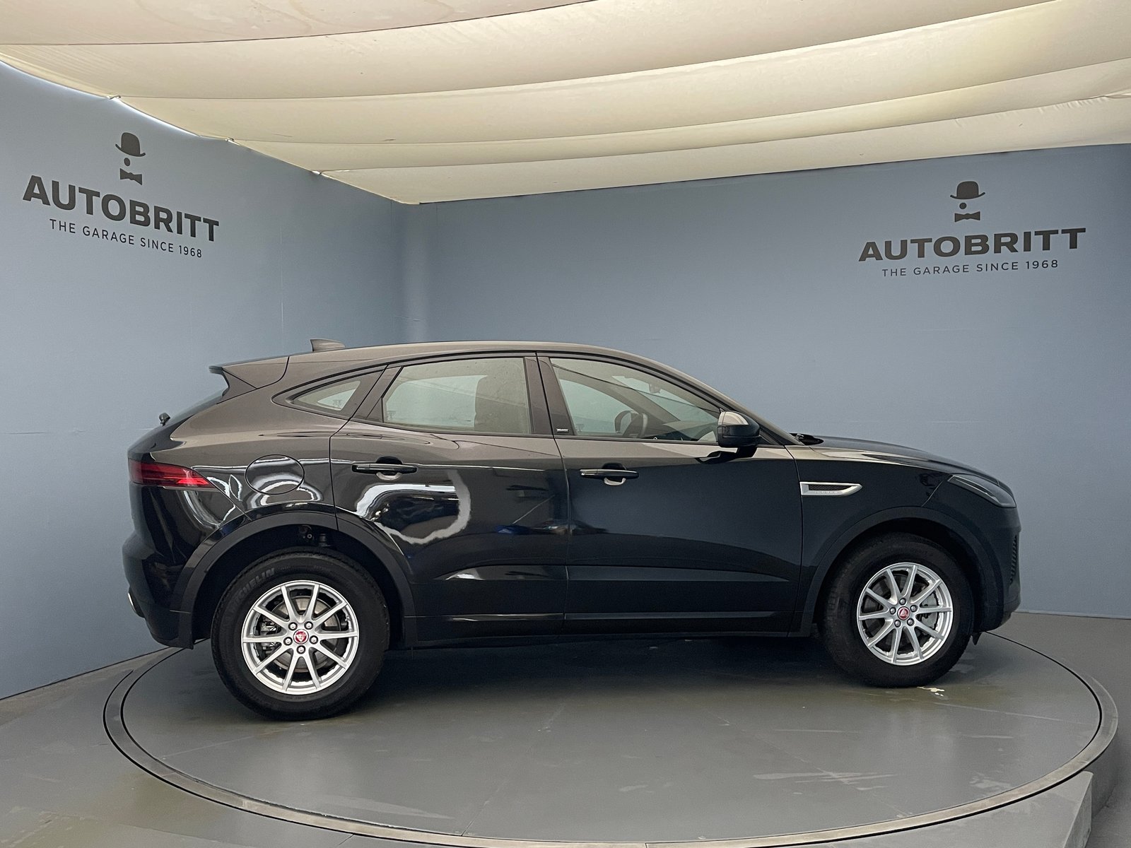 JAGUAR E-Pace 2.0 T 200 R-Dynamic AWD, Benzin, Occasion / Gebraucht, Automatik - 3