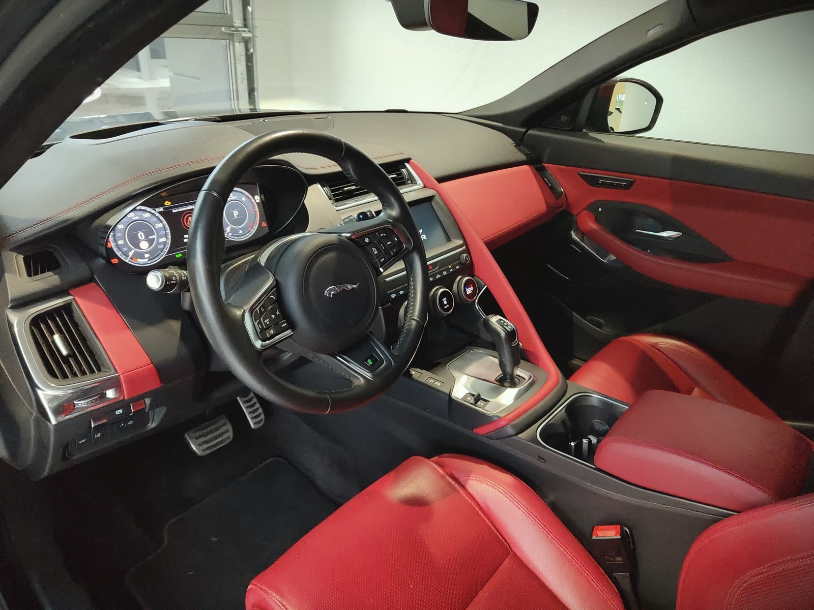 JAGUAR E-Pace 2.0d D240 R-Dynamic SE AWD Automatik, Diesel, Occasion / Utilisé, Automatique - 4